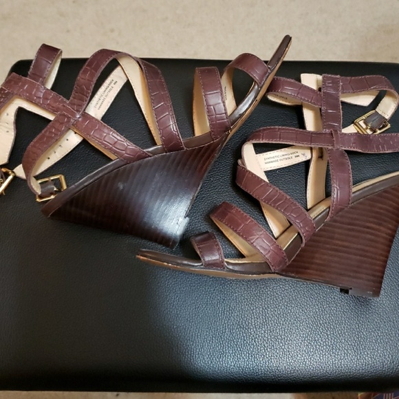 Sandals - Picture 2 of 3